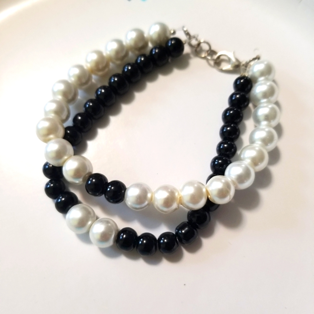 Black and white pearl Bracelet